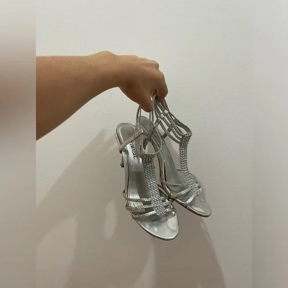 Heels - Picture 4 of 6